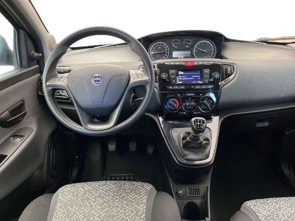 Lancia Ypsilon usata a Torino (11)