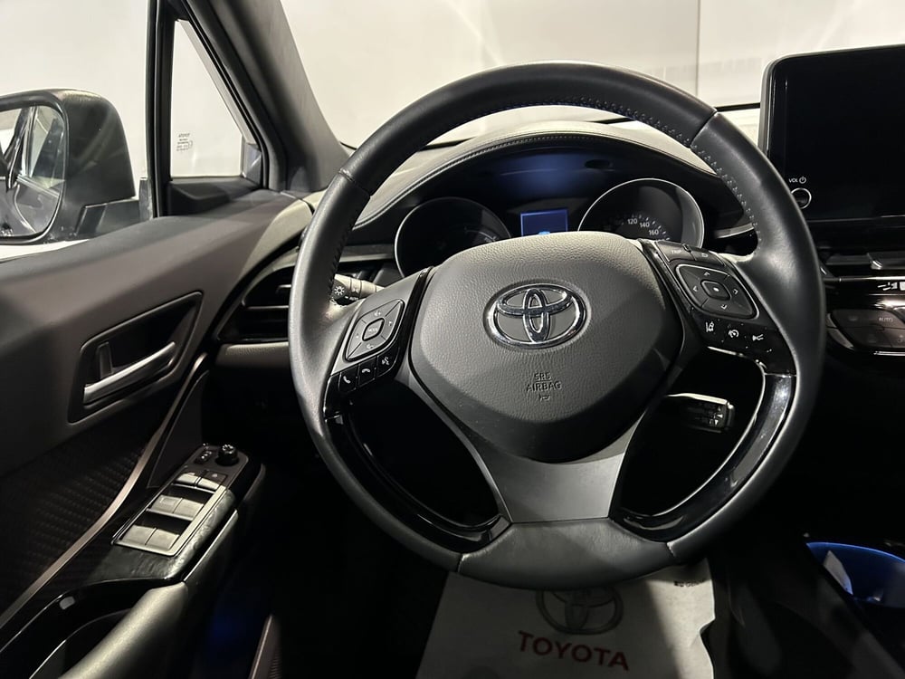 Toyota Toyota C-HR usata a Milano (10)