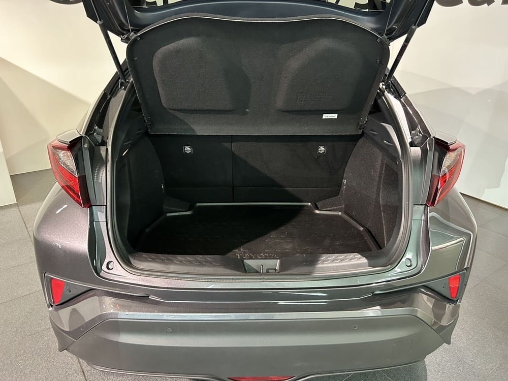 Toyota Toyota C-HR usata a Milano (11)
