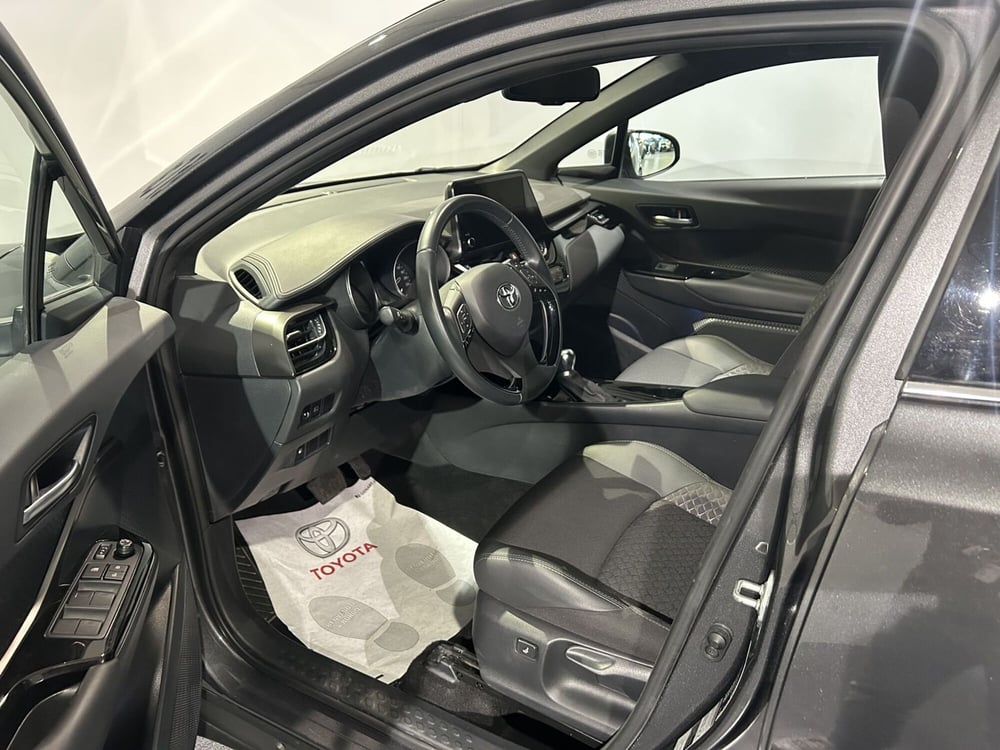 Toyota Toyota C-HR usata a Milano (12)