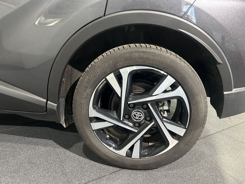 Toyota Toyota C-HR usata a Milano (14)
