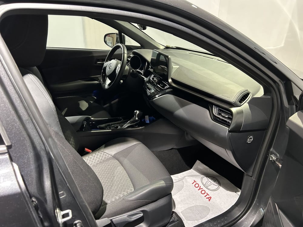 Toyota Toyota C-HR usata a Milano (6)