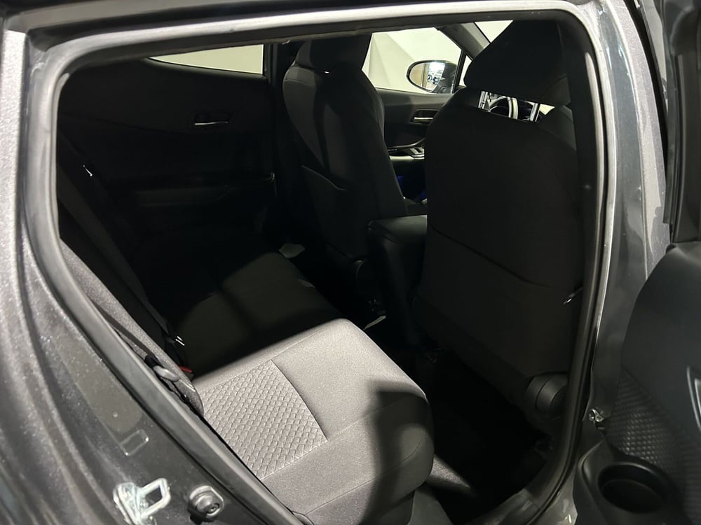 Toyota Toyota C-HR usata a Milano (8)