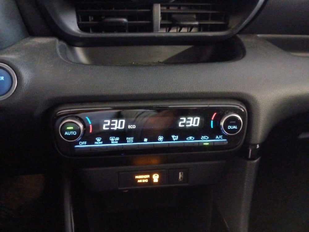 Toyota Yaris usata a Milano (12)