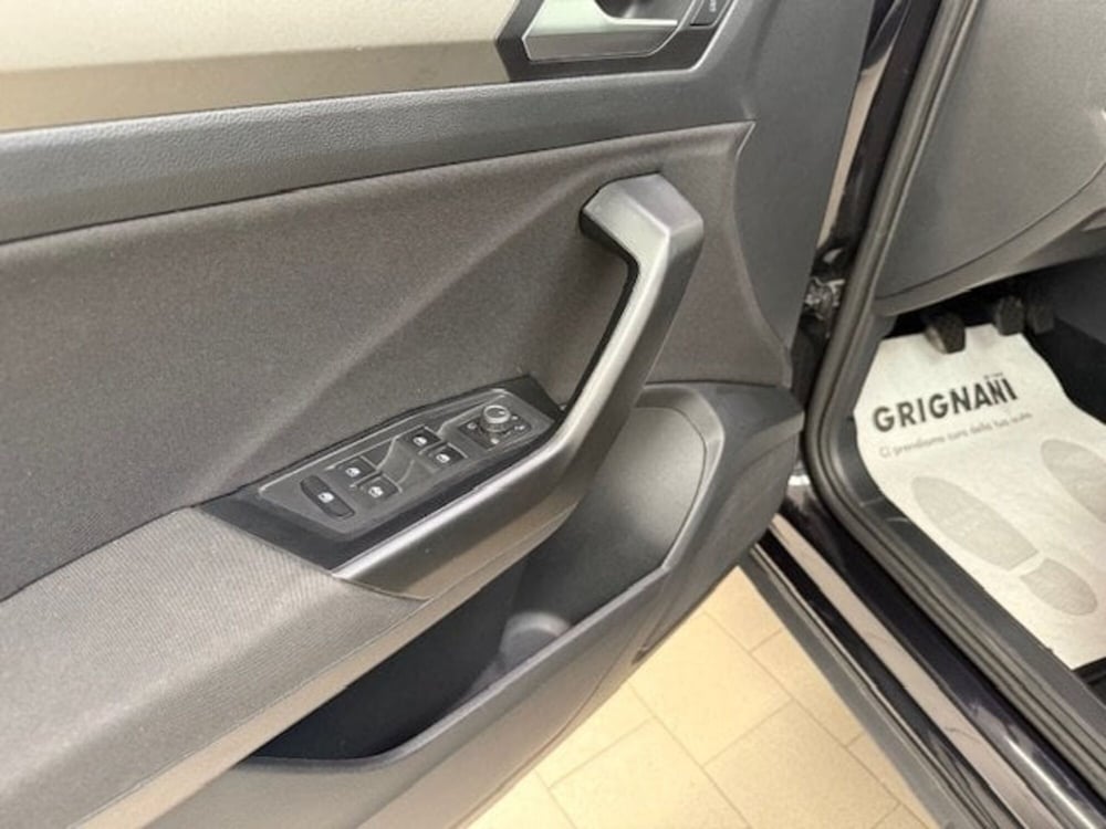 Volkswagen T-Roc usata a Pavia (11)