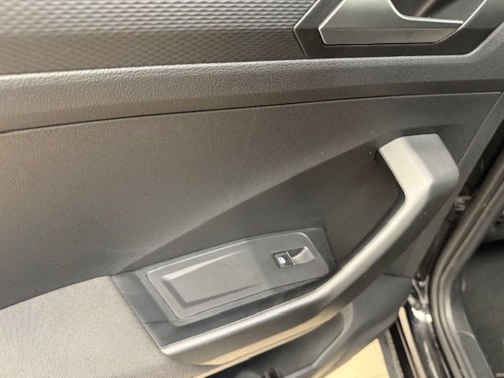 Volkswagen T-Roc usata a Pavia (17)