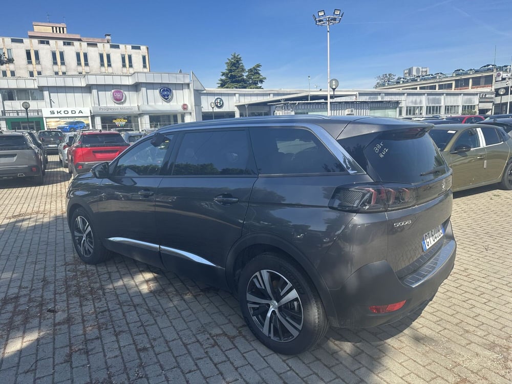 Peugeot 5008 usata a Milano (10)
