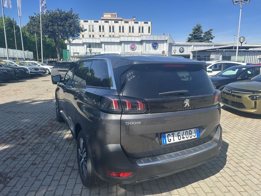 Peugeot 5008 usata a Milano (9)