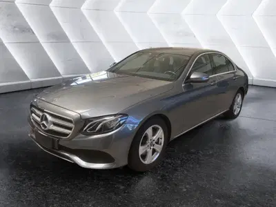 Mercedes-Benz Classe E 220 d 4Matic Auto Business Sport del 2019 usata a Napoli