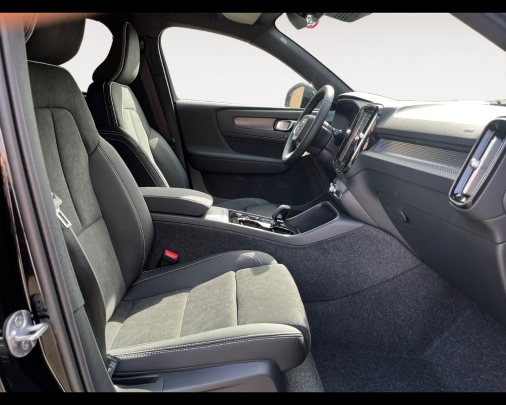 Volvo XC40 nuova a Ravenna (13)
