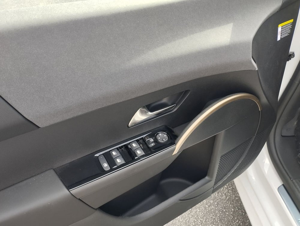 Lancia Ypsilon nuova a Frosinone (11)