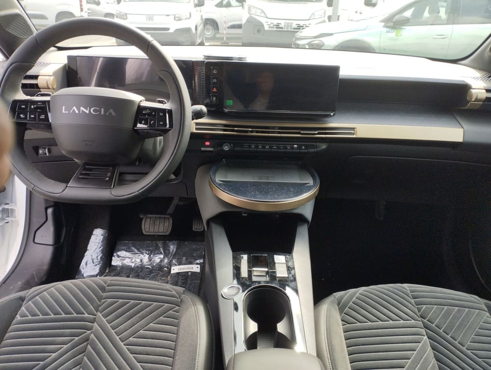 Lancia Ypsilon nuova a Frosinone (12)