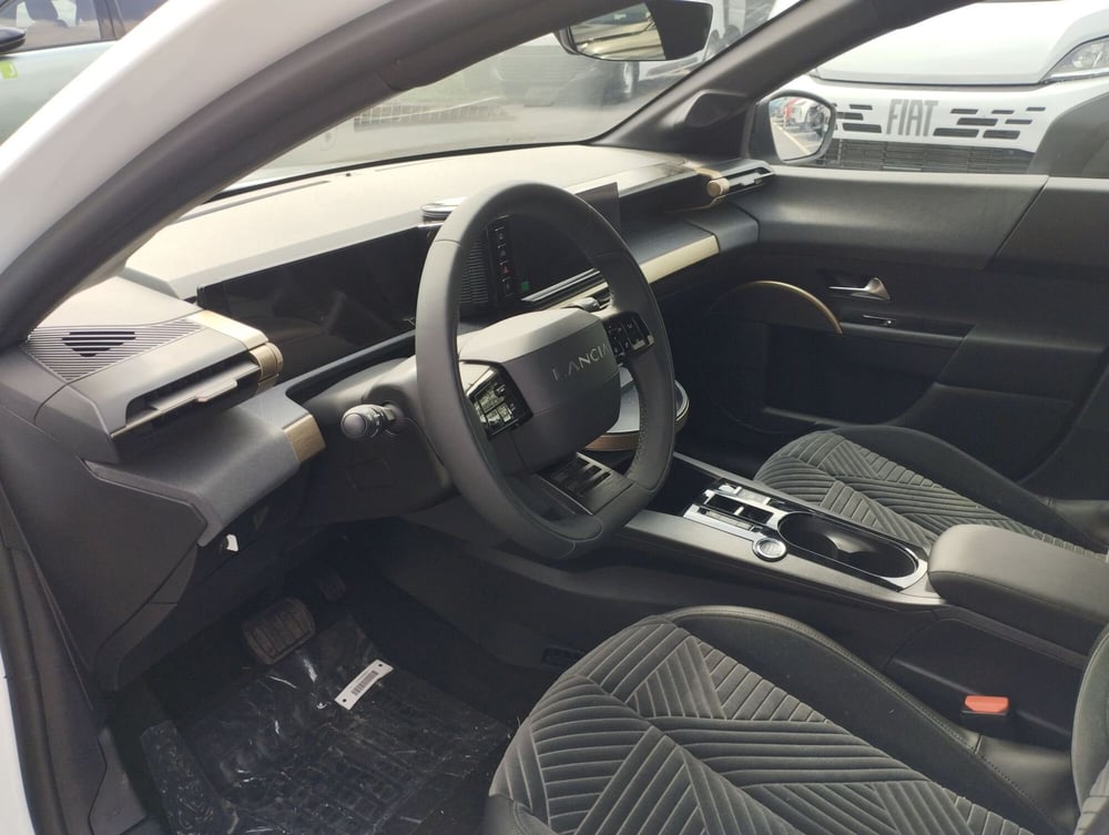 Lancia Ypsilon nuova a Frosinone (13)