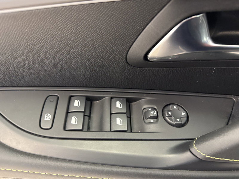 Peugeot 208 usata a Palermo (8)