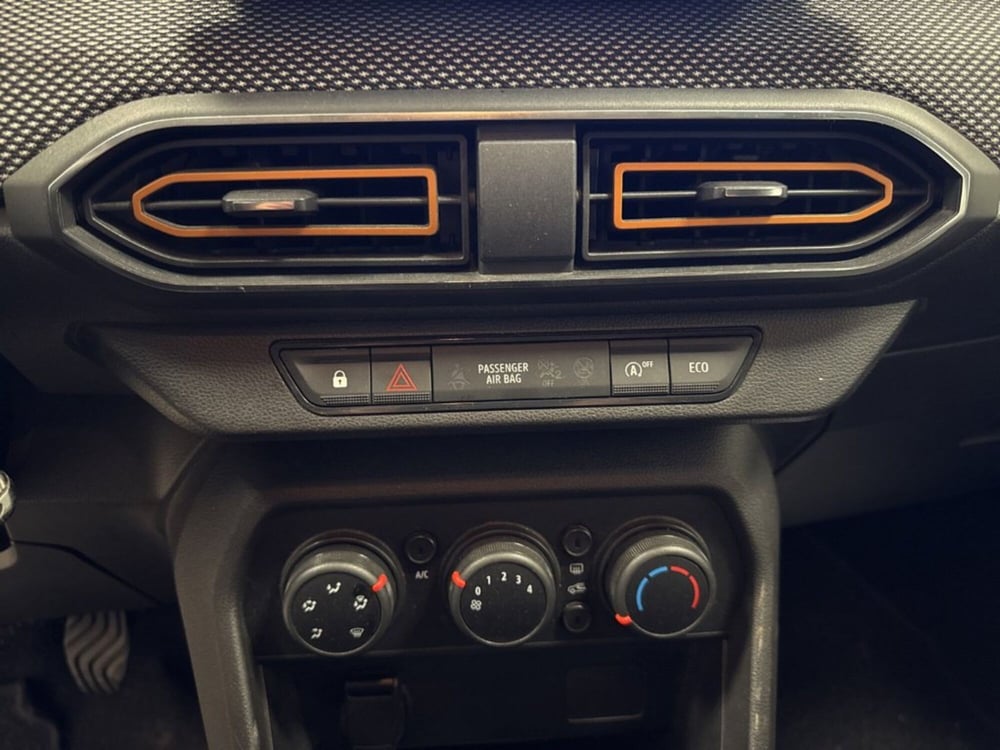 Dacia Sandero usata a Palermo (18)