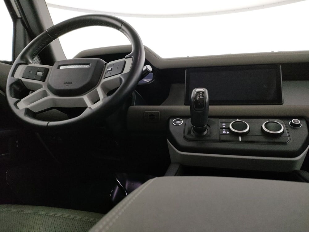 Land Rover Defender usata a Milano (11)
