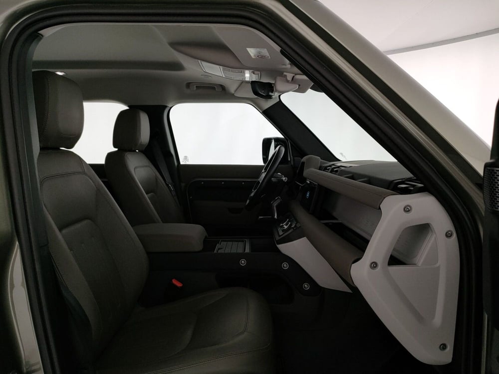 Land Rover Defender usata a Milano (3)