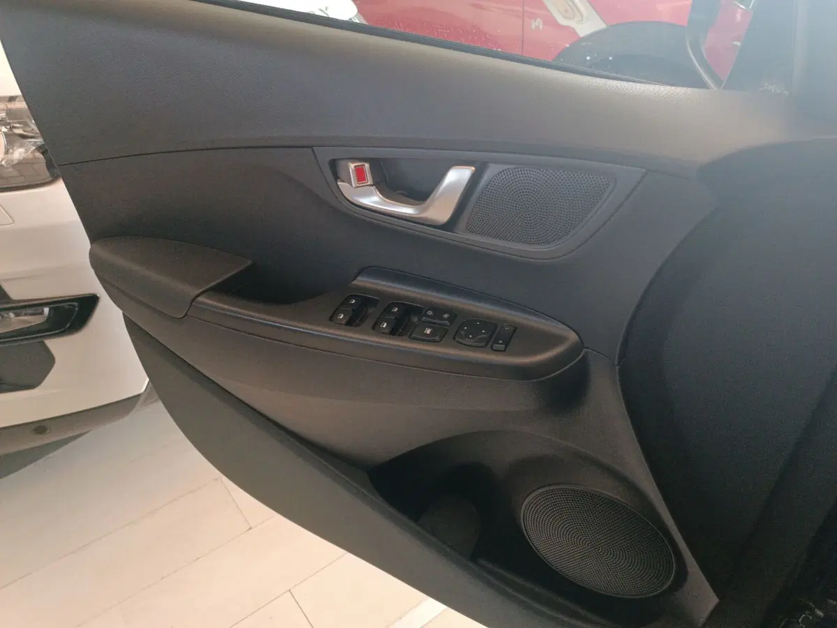Hyundai Kona usata a Latina (20)