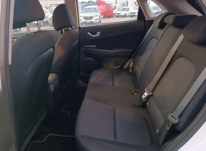 Hyundai Kona usata a Latina (10)