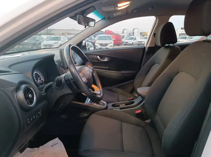 Hyundai Kona usata a Latina (8)
