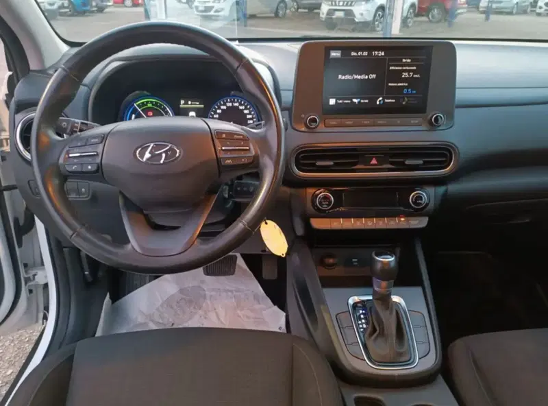 Hyundai Kona usata a Latina (9)