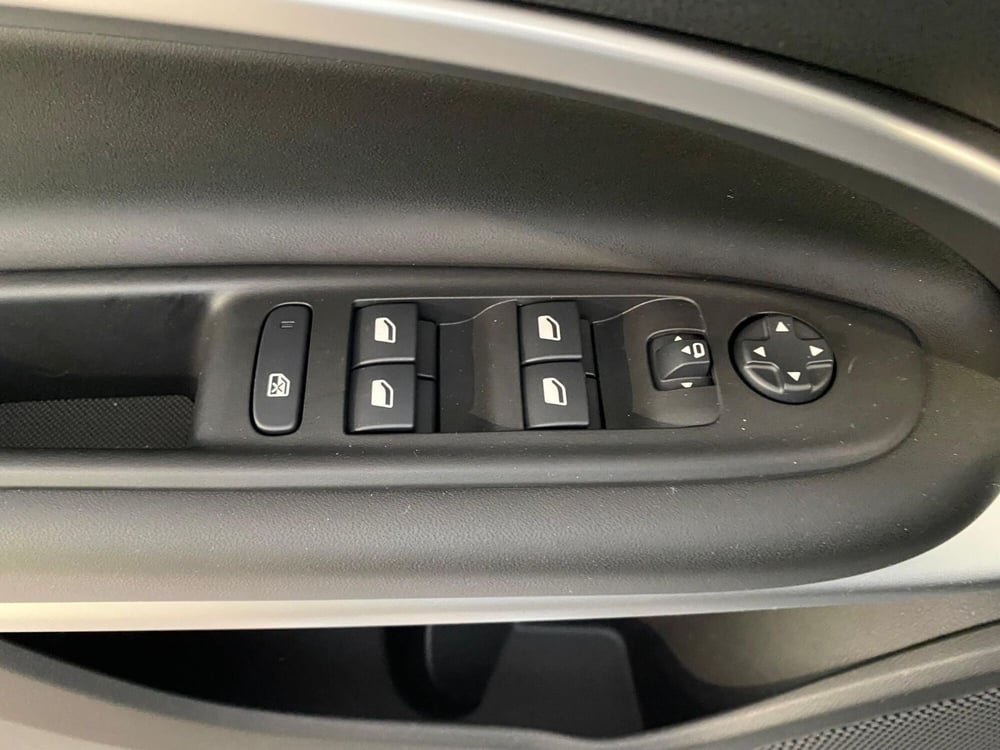 Jeep Avenger nuova a Milano (11)