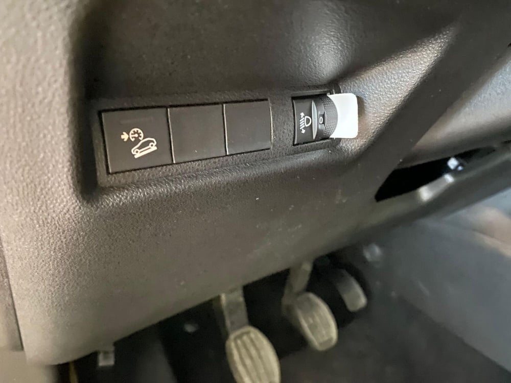 Jeep Avenger nuova a Milano (12)