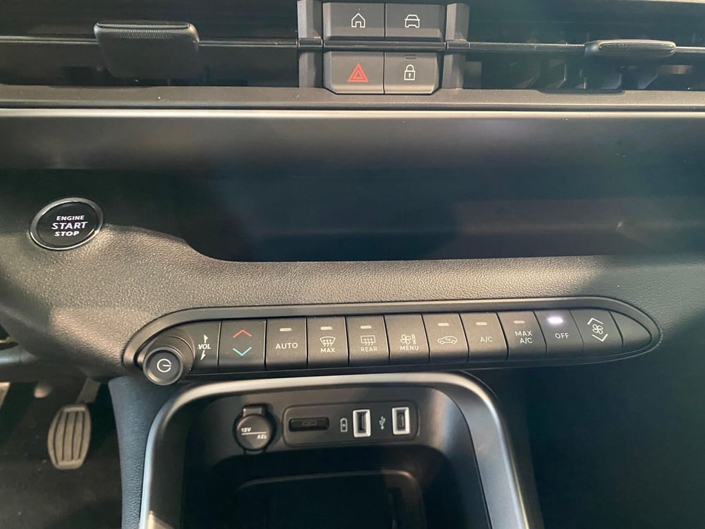 Jeep Avenger nuova a Milano (15)