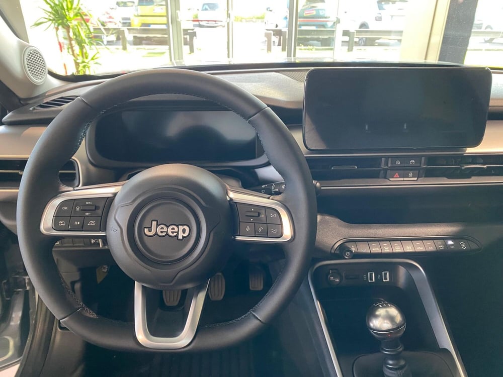 Jeep Avenger nuova a Milano (9)