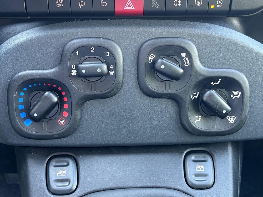 Fiat Panda Cross nuova a Milano (10)