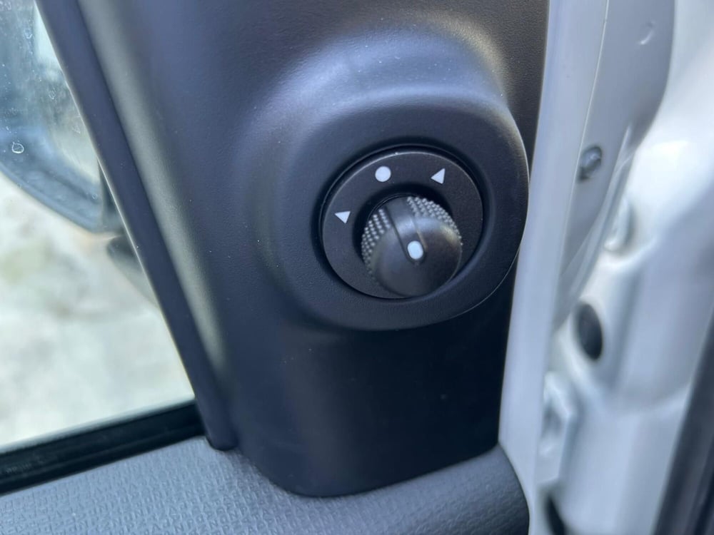 Fiat Panda Cross nuova a Milano (17)