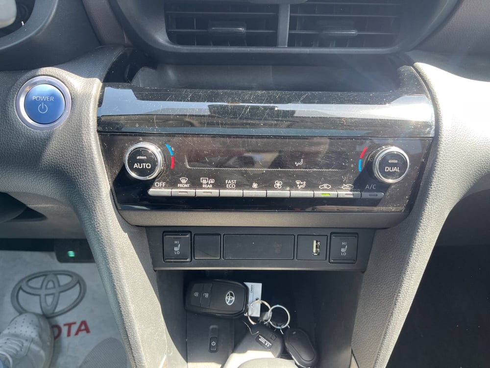 Toyota Yaris Cross usata a Ragusa (14)