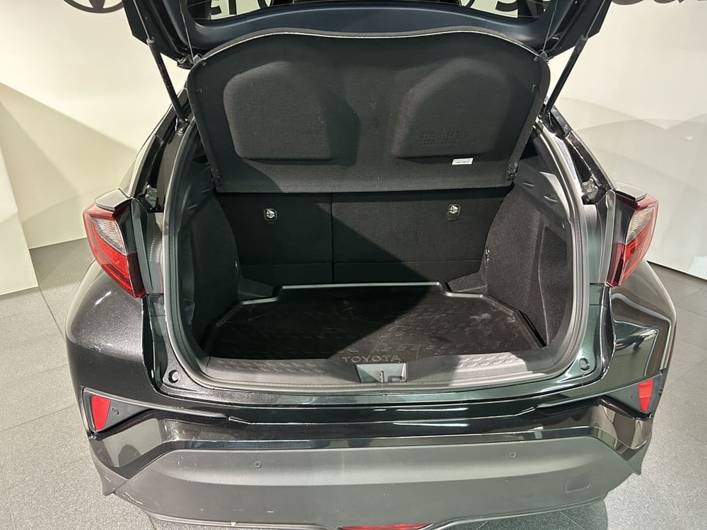 Toyota Toyota C-HR usata a Milano (11)