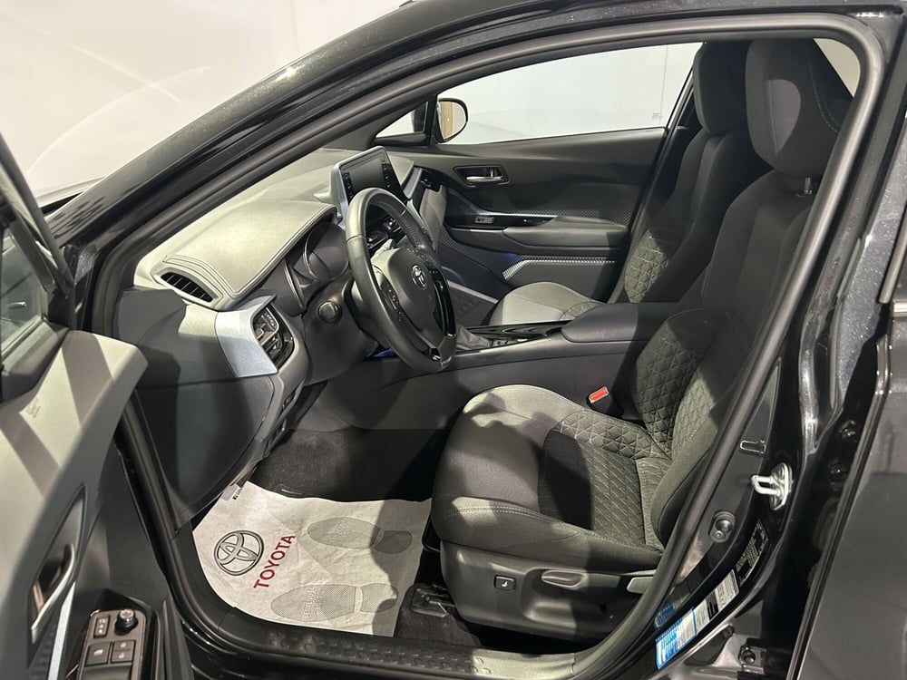 Toyota Toyota C-HR usata a Milano (12)