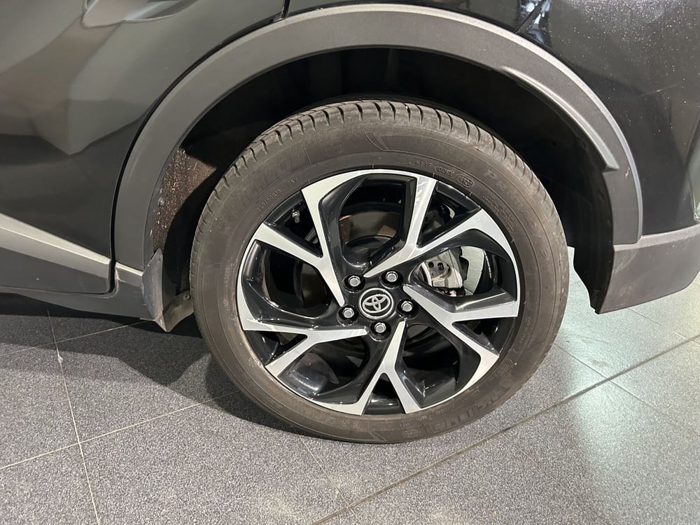 Toyota Toyota C-HR usata a Milano (15)
