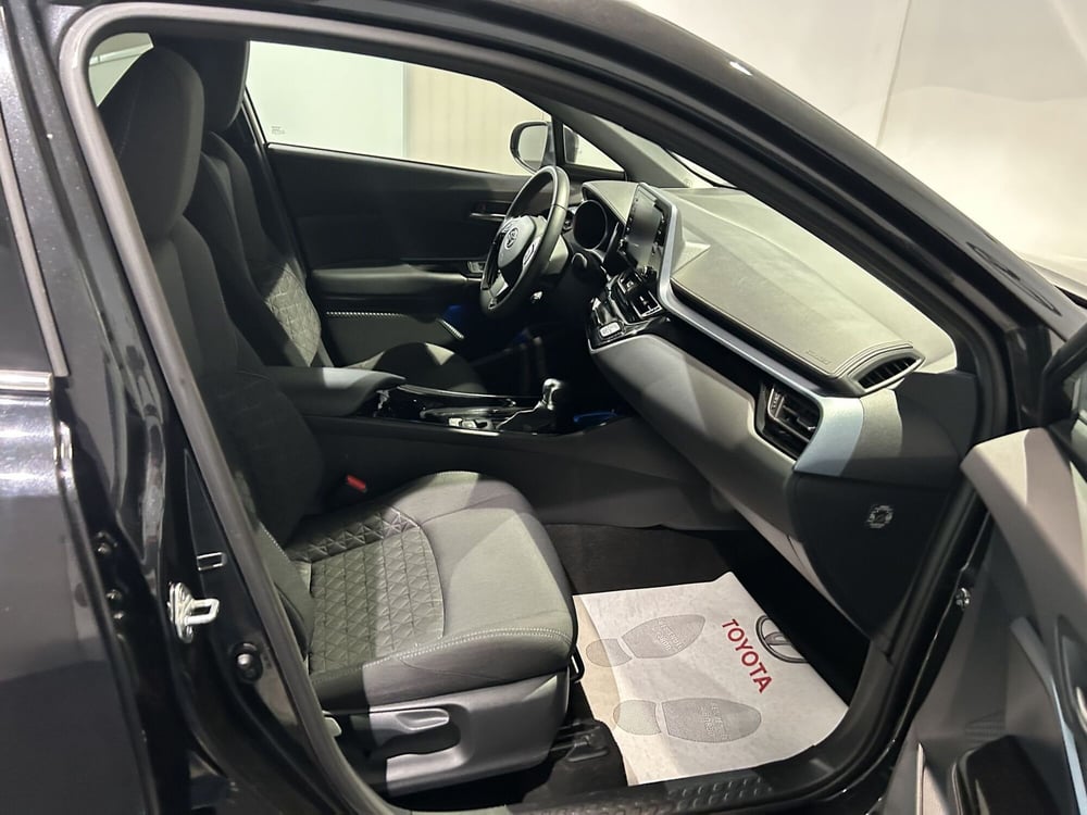 Toyota Toyota C-HR usata a Milano (6)