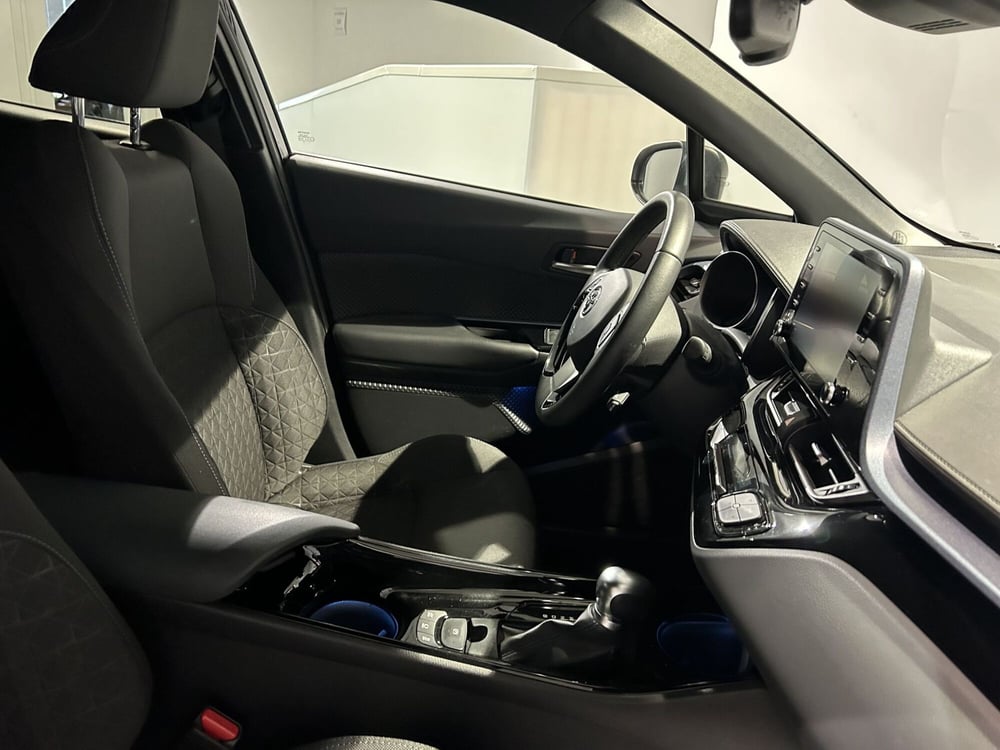 Toyota Toyota C-HR usata a Milano (7)