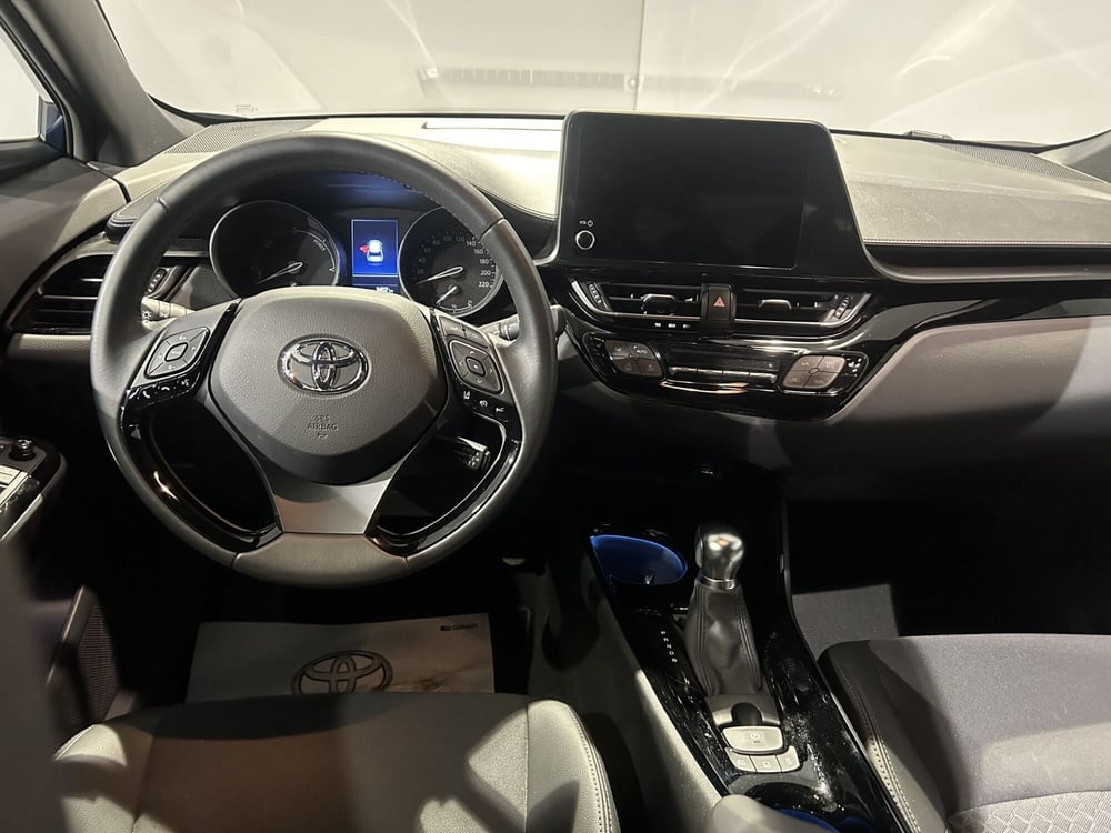 Toyota Toyota C-HR usata a Milano (10)