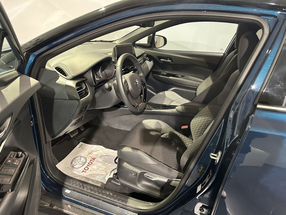 Toyota Toyota C-HR usata a Milano (11)