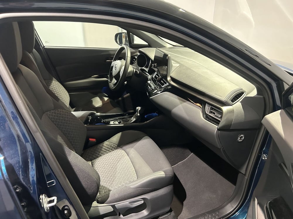 Toyota Toyota C-HR usata a Milano (12)