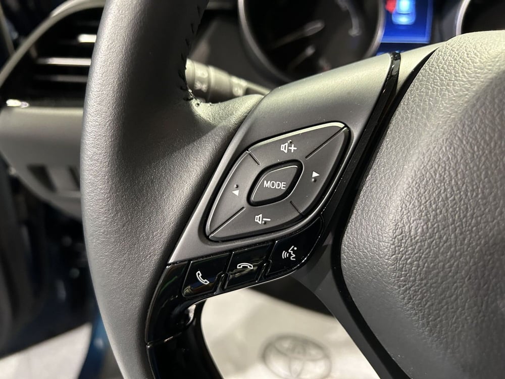 Toyota Toyota C-HR usata a Milano (14)