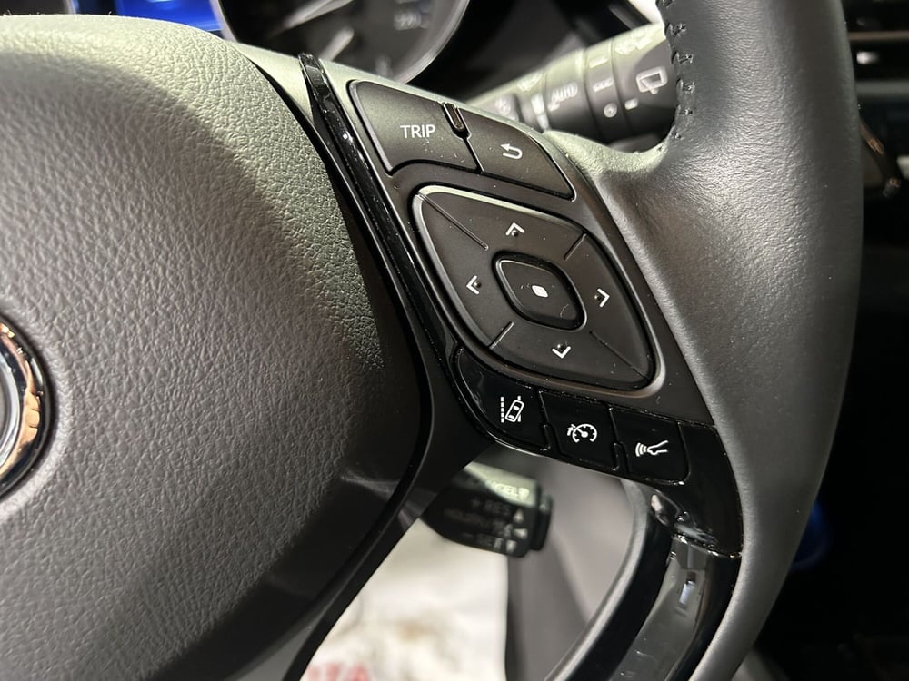 Toyota Toyota C-HR usata a Milano (15)