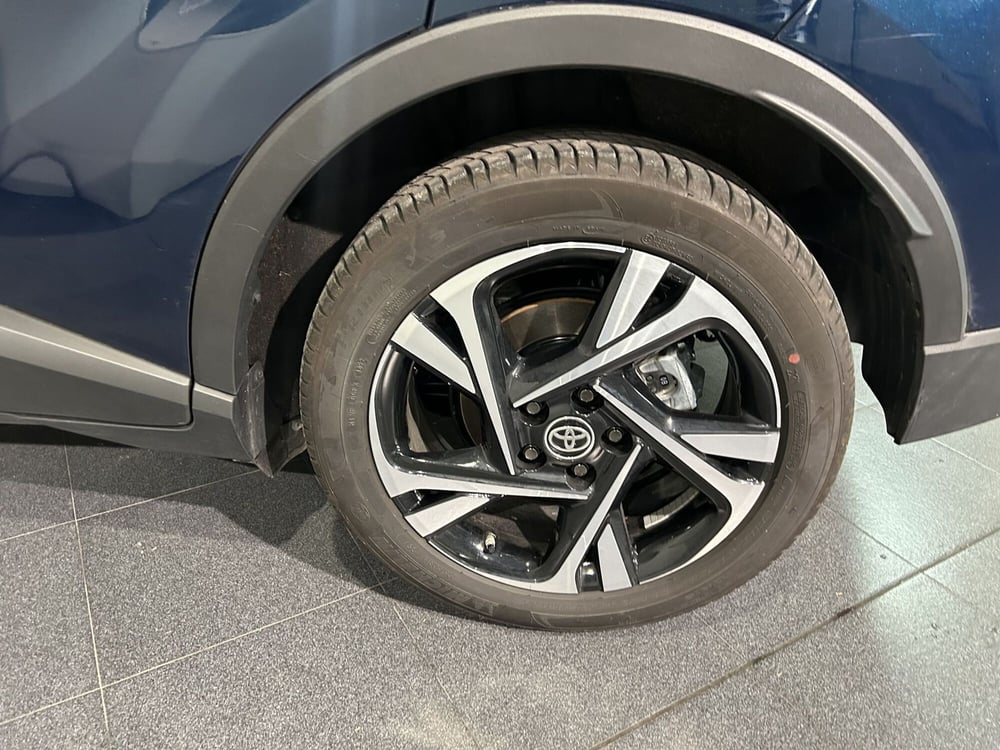 Toyota Toyota C-HR usata a Milano (7)