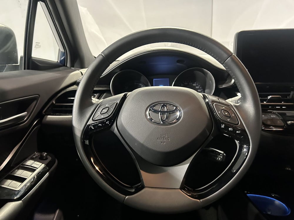 Toyota Toyota C-HR usata a Milano (8)