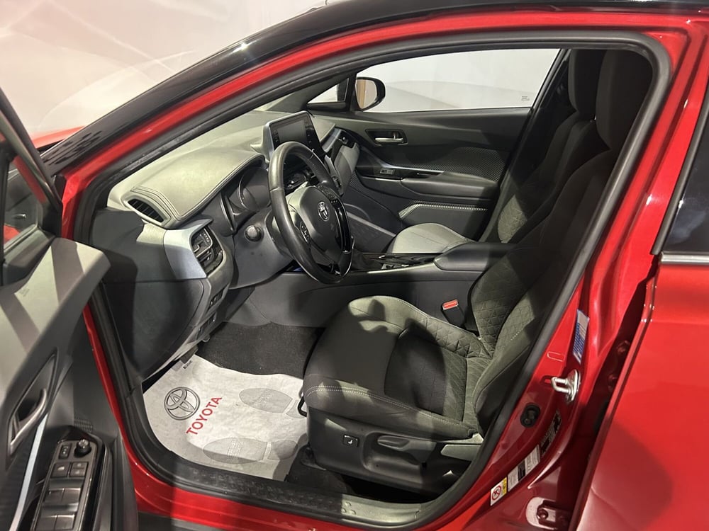 Toyota Toyota C-HR usata a Milano (12)