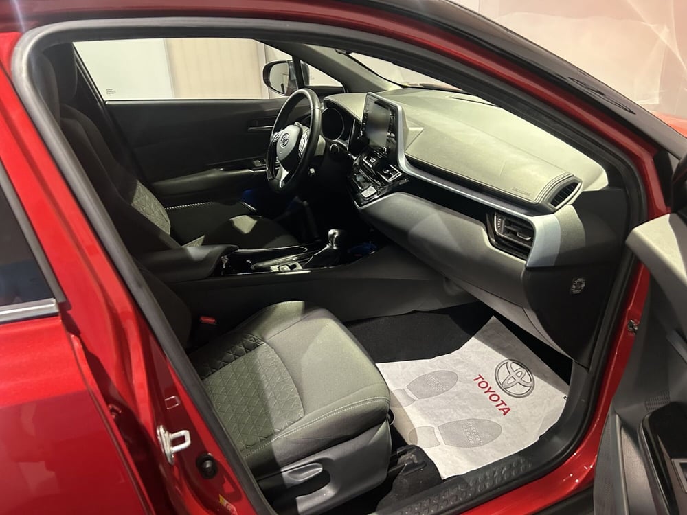 Toyota Toyota C-HR usata a Milano (6)
