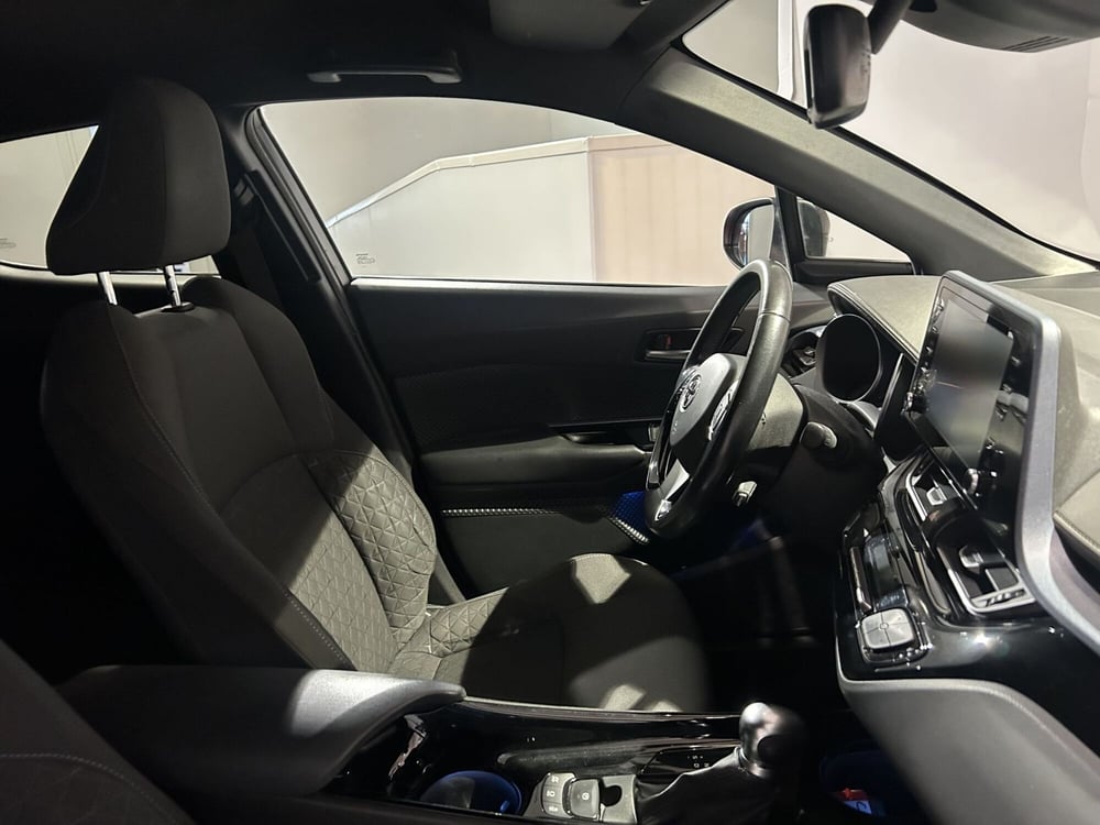 Toyota Toyota C-HR usata a Milano (7)
