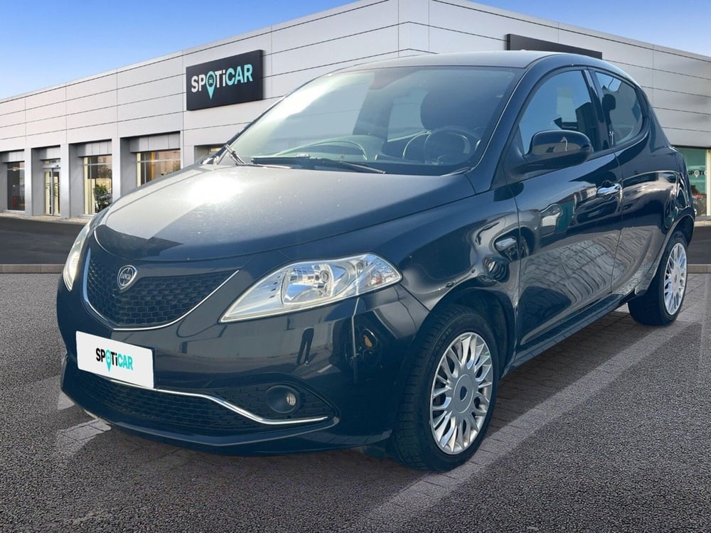 Lancia Ypsilon usata a Teramo