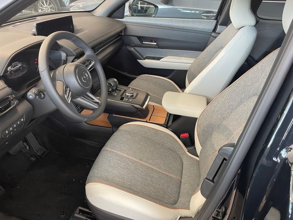 Mazda MX-30 nuova a Prato (12)