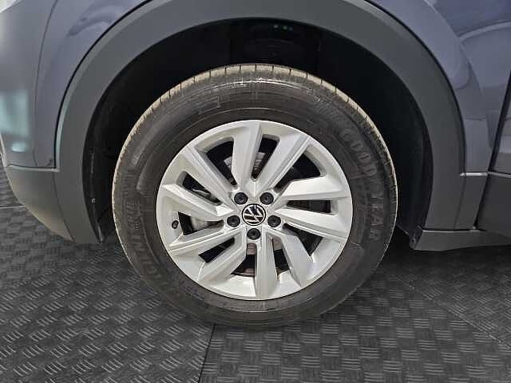 Volkswagen T-Cross usata a Lecco (15)